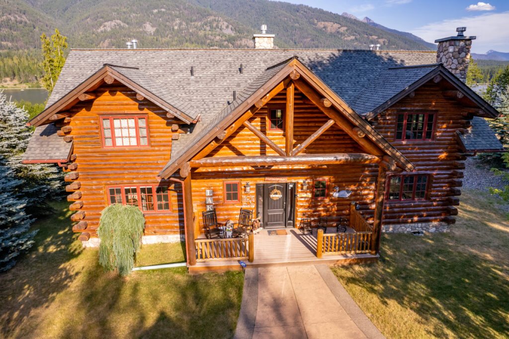 Shangrilog log cabin rental on Bull Lake in Northwest Montana near Glacier National Park